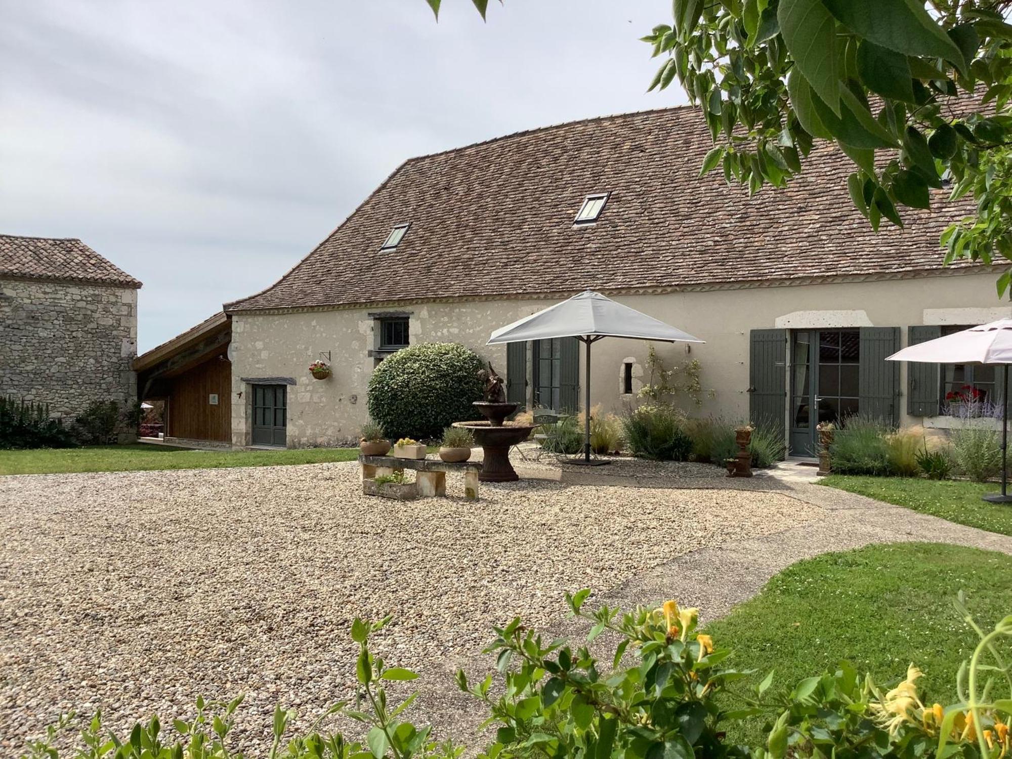 La Ferme Buissonniere Bed & Breakfast Bardou Exterior photo